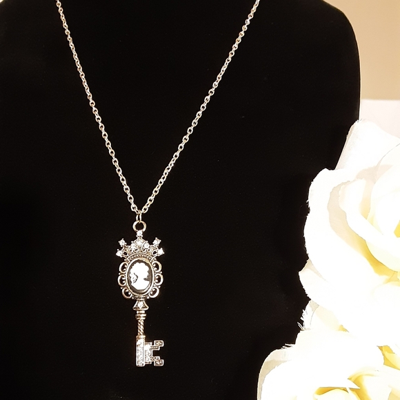 Hand Crafted Cameo Key Necklace Goldtone Rhinestones 22.5" in length - Picture 1 of 3